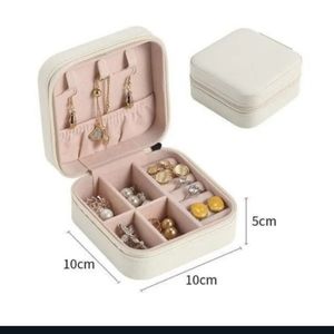 NWT Travel jewelry box. White.